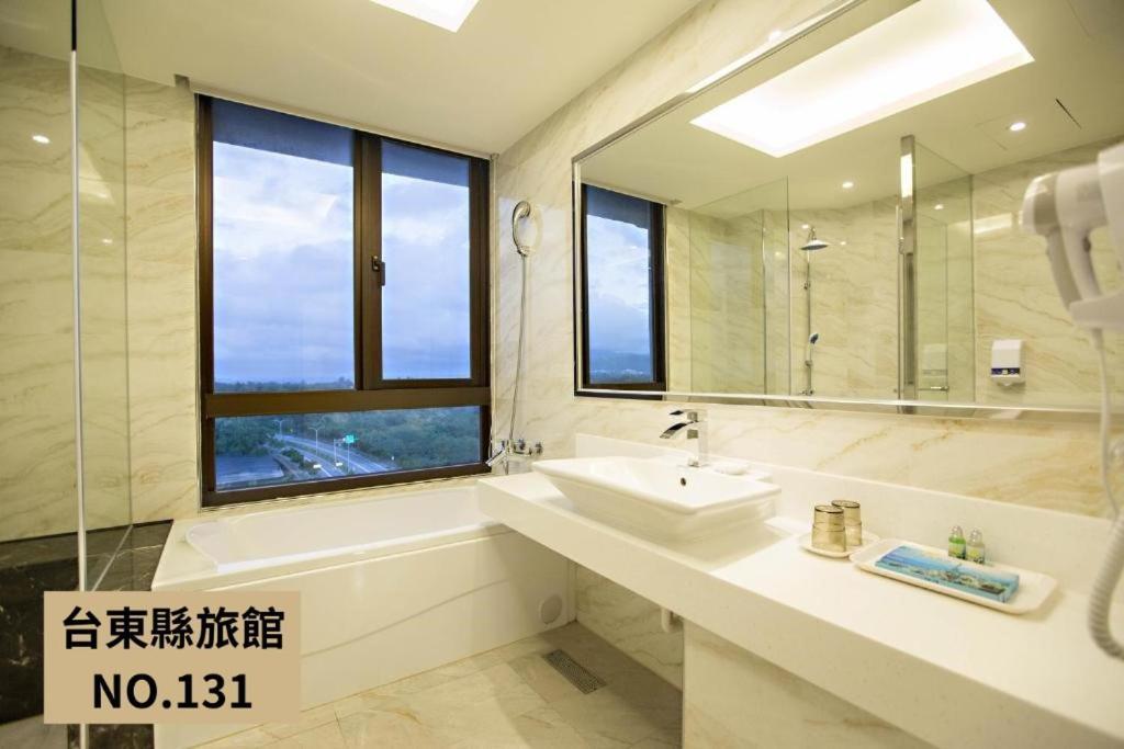 Kaishen Starlight Hotel T'ai-tung Extérieur photo