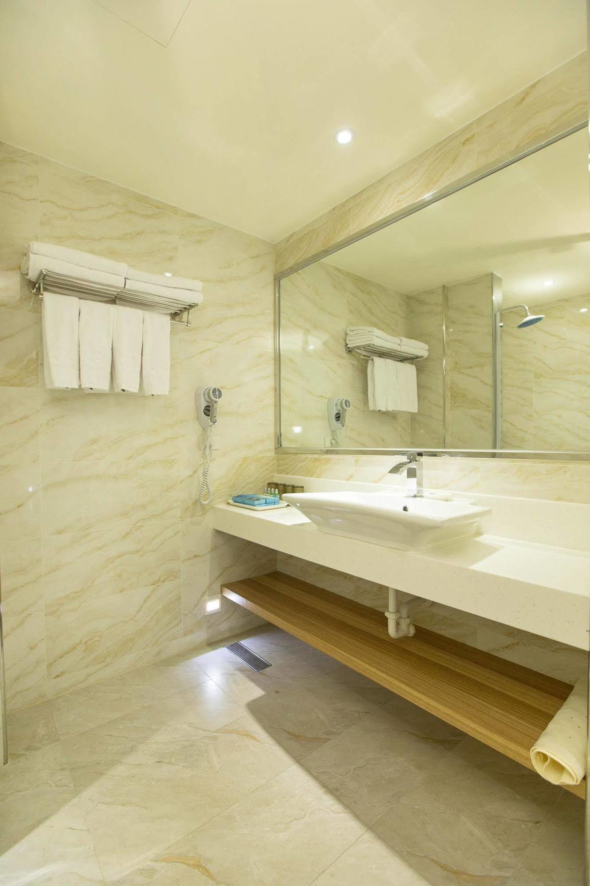 Kaishen Starlight Hotel T'ai-tung Extérieur photo